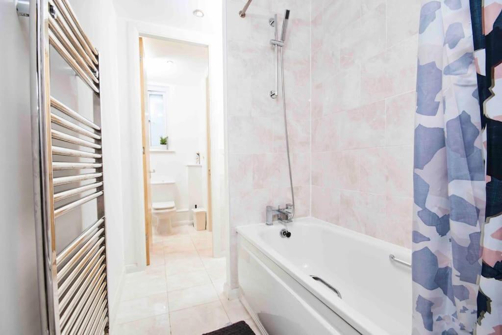Dellehomes- Free Parking, Wfh, Family-Friendly Manchester Eksteriør billede